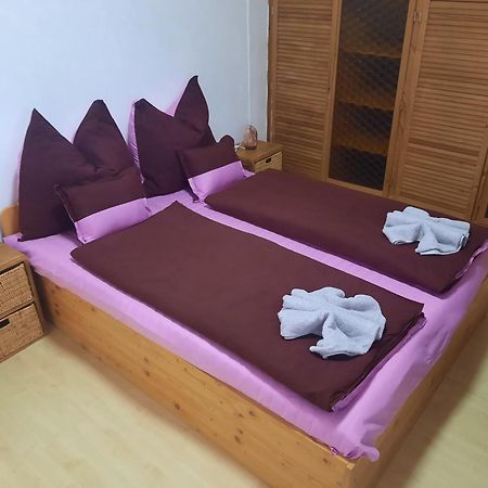 Апартаменты Galeria Vendeghaz Хайдусобосло Экстерьер фото