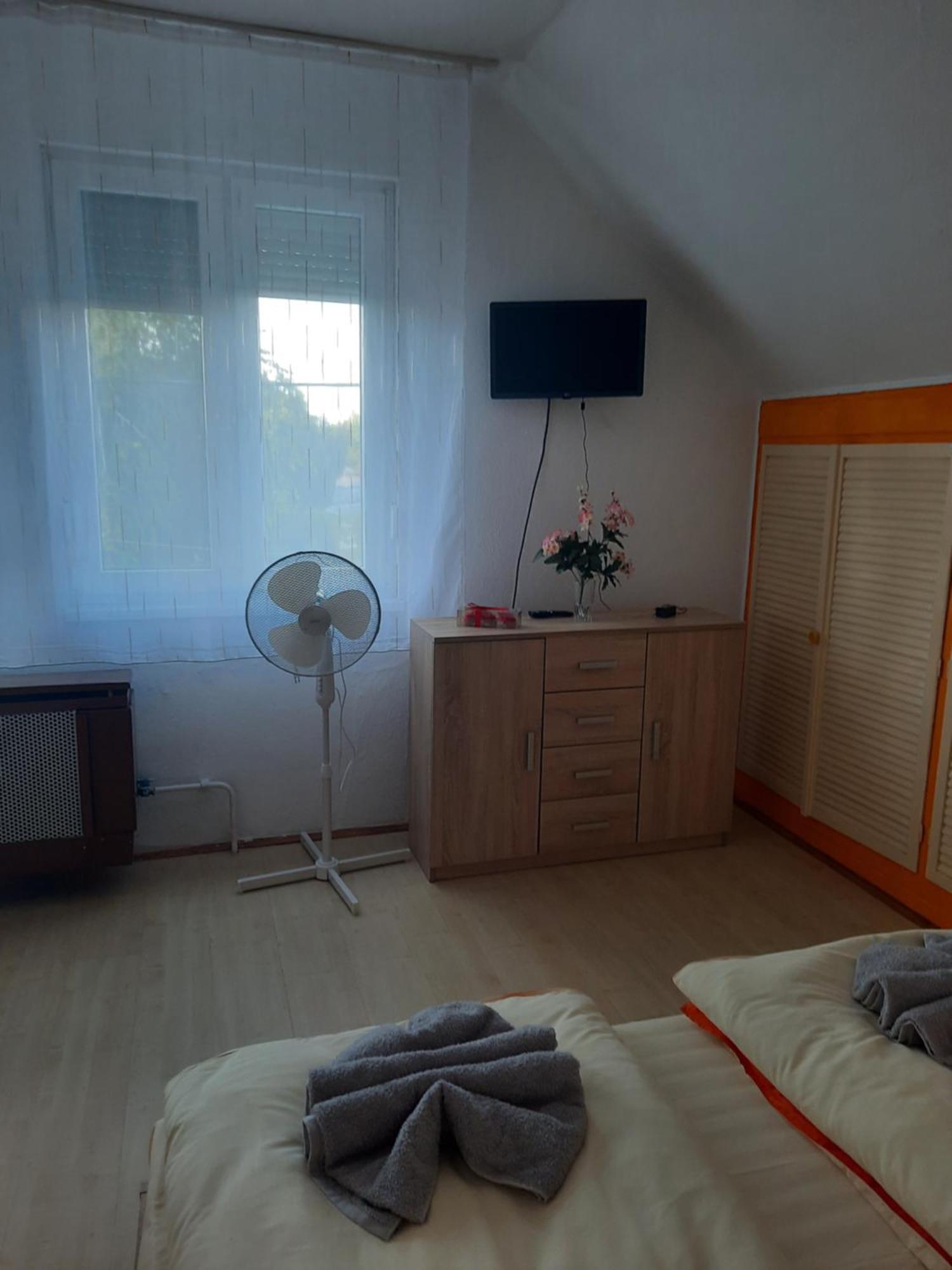 Апартаменты Galeria Vendeghaz Хайдусобосло Экстерьер фото