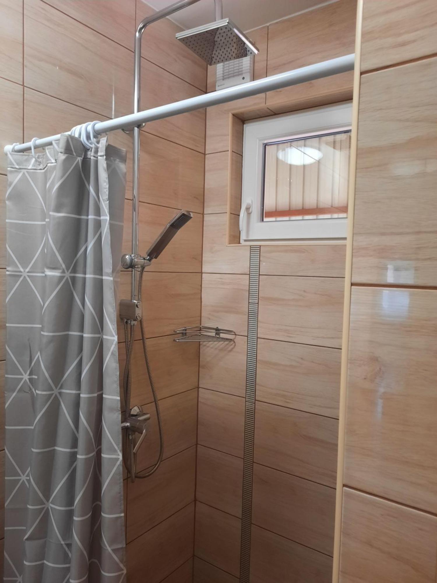 Апартаменты Galeria Vendeghaz Хайдусобосло Экстерьер фото
