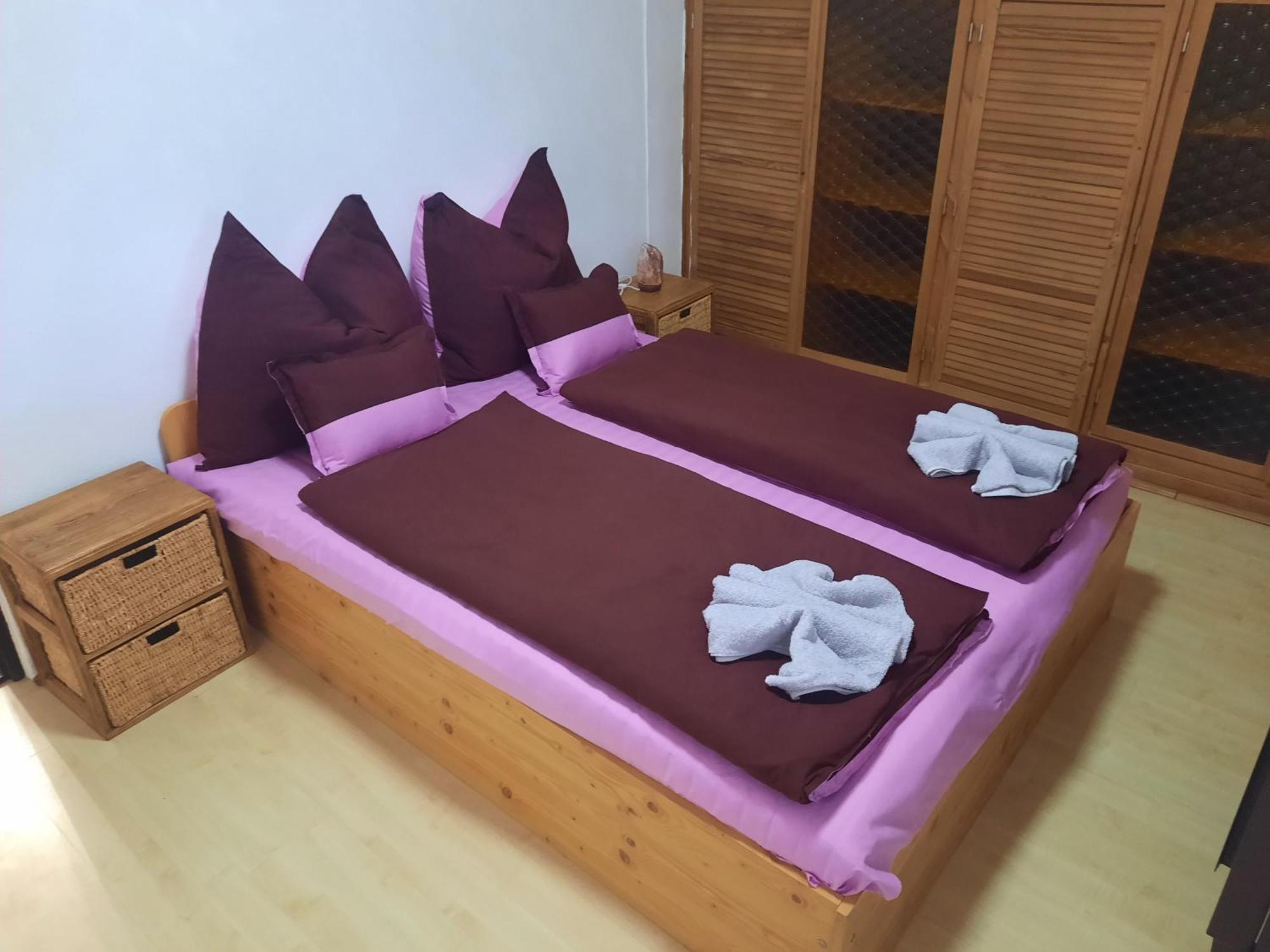Апартаменты Galeria Vendeghaz Хайдусобосло Экстерьер фото