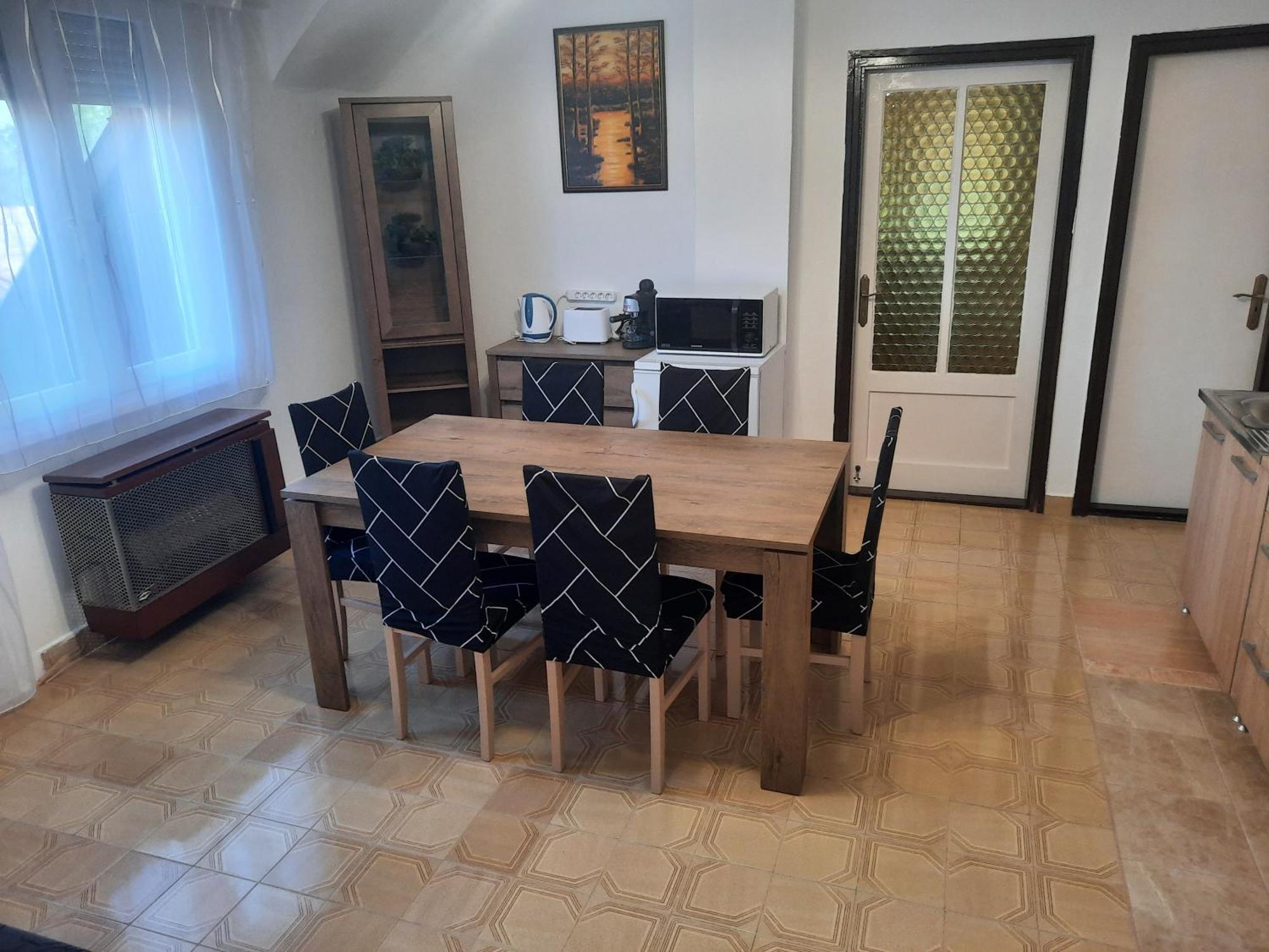 Апартаменты Galeria Vendeghaz Хайдусобосло Экстерьер фото