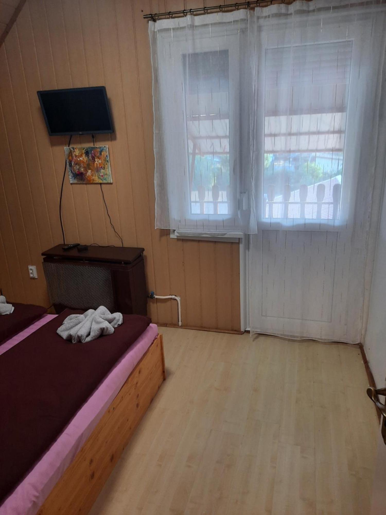 Апартаменты Galeria Vendeghaz Хайдусобосло Экстерьер фото