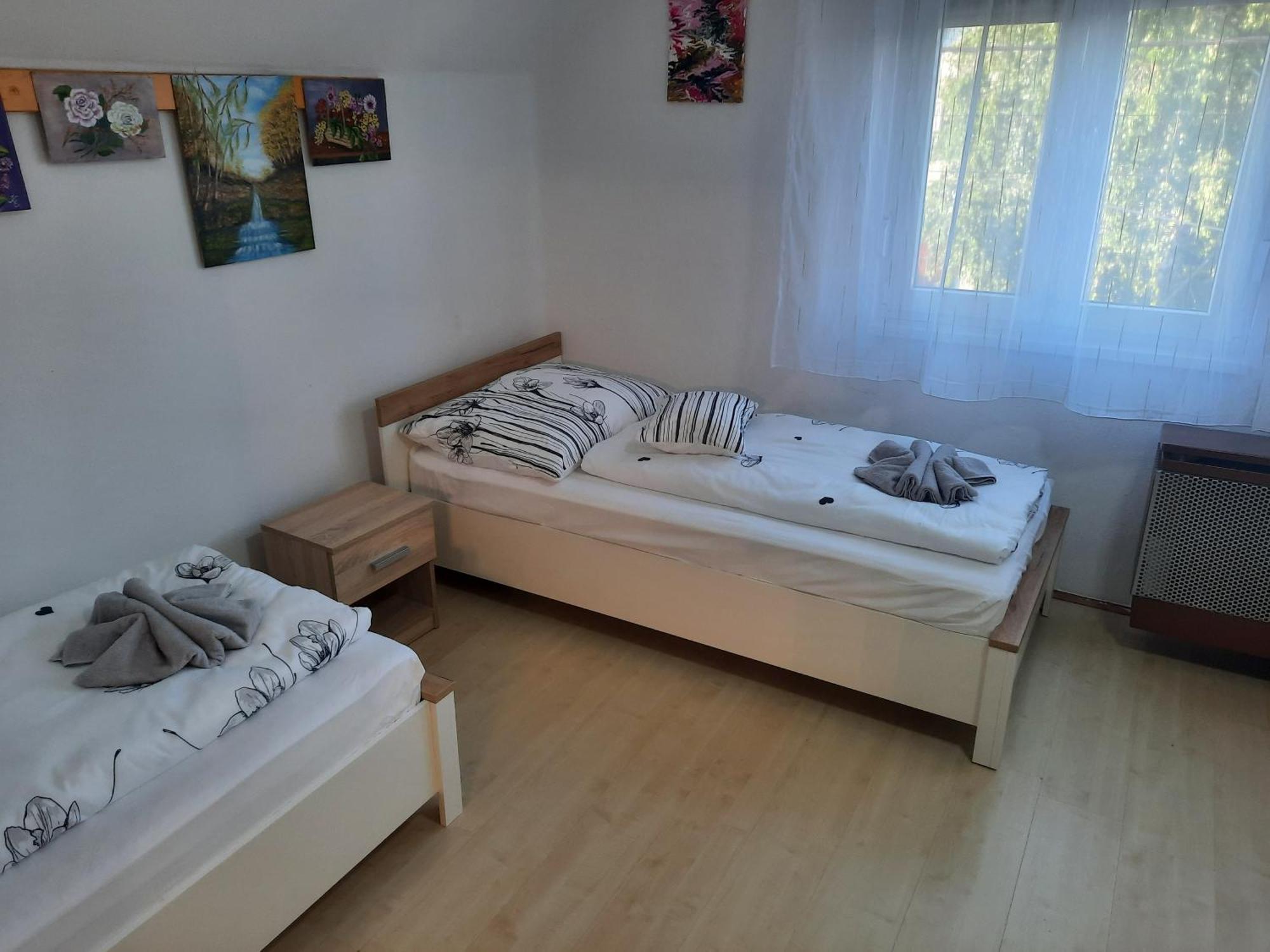 Апартаменты Galeria Vendeghaz Хайдусобосло Экстерьер фото